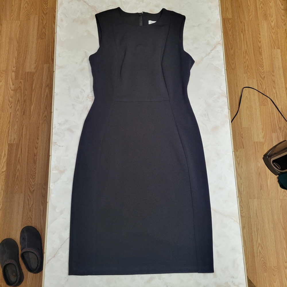 Calvin Klein Sheath Dress Size 4 Black Sleeveless Work Office Career Midi Dress